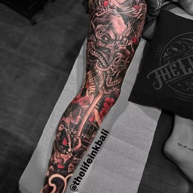 Дракон и гейша, японская татуировка на ноге