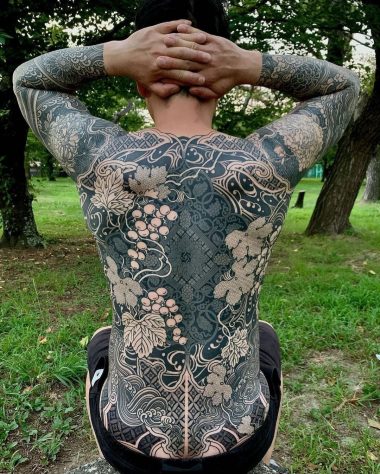 Японская татуировка на спине и руках