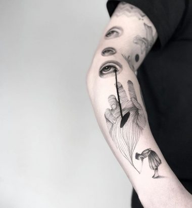 Абстрактная татуировка на руке у парня
