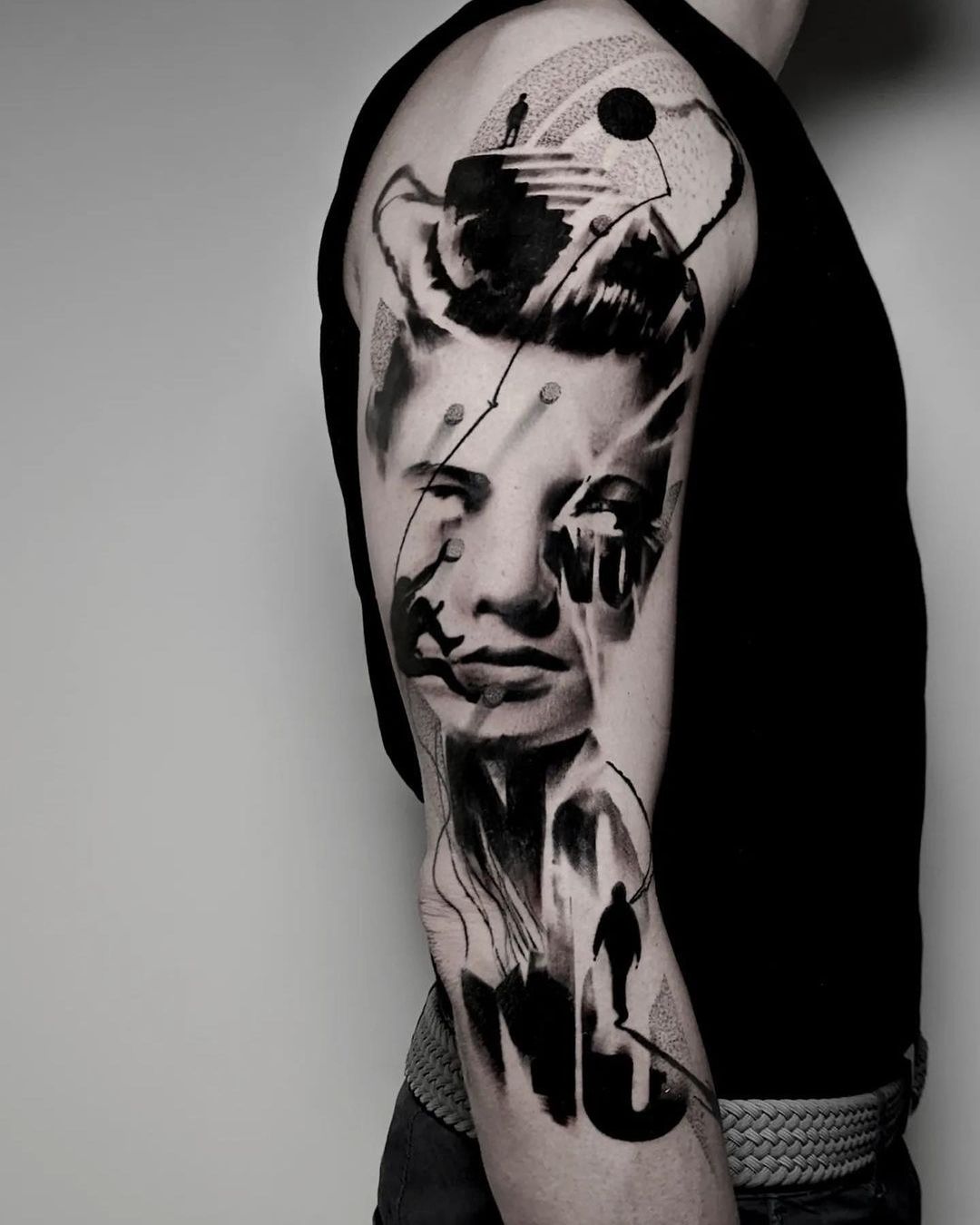 Татуировки для мужчин в стиле абстракция
