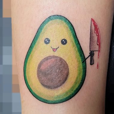 Авокадо с ножом