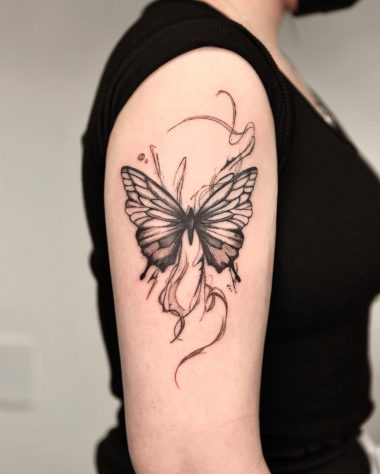 Бабочка, блэкворк, женская тату на плече