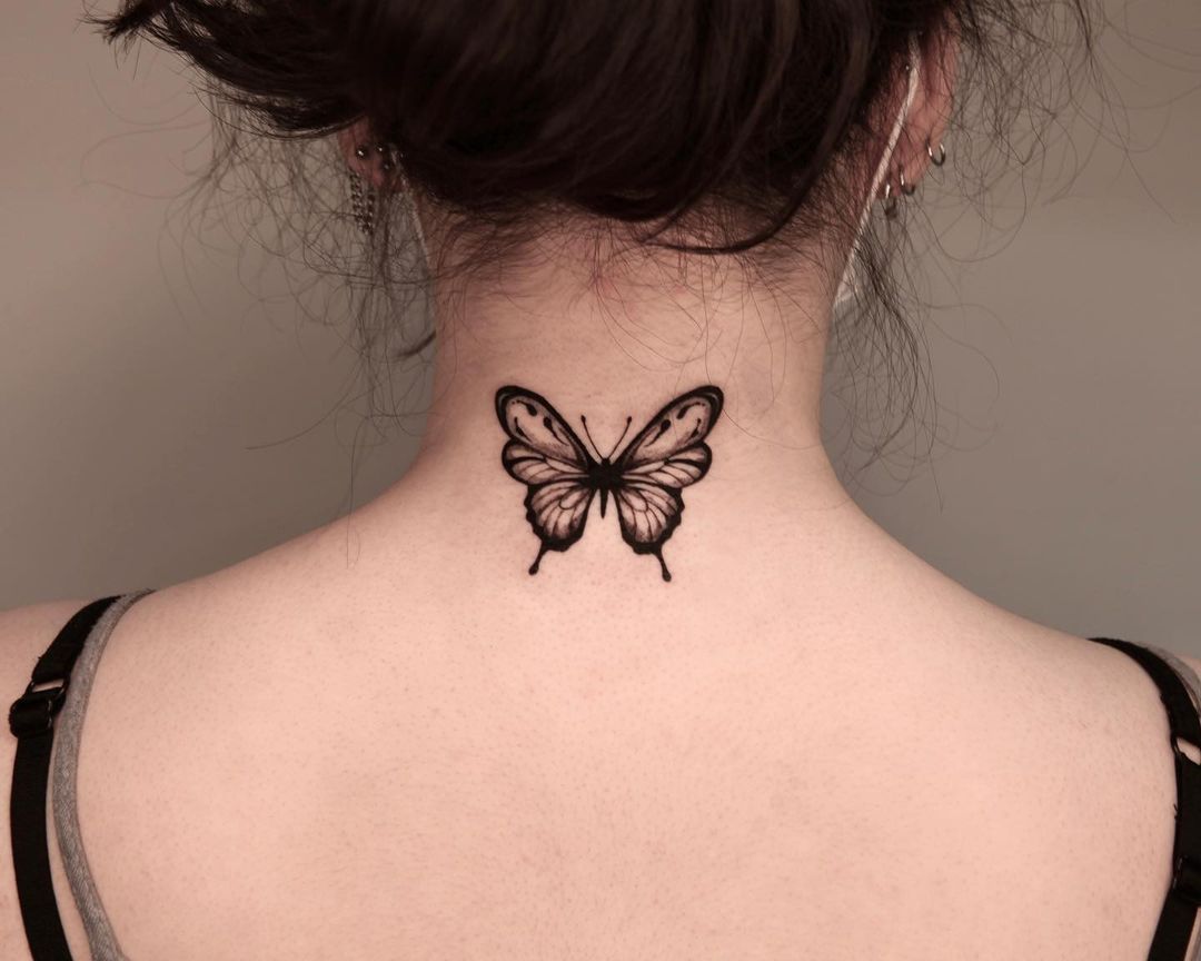 Татуировка в виде бабочки