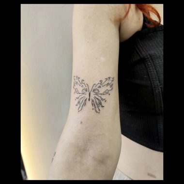 Татуировка бабочки на руке