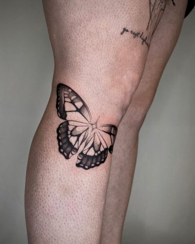Бабочка в стиле випшейдинг на ноге