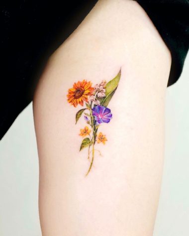 Букет цветов с подсолнухом, женская татуировка