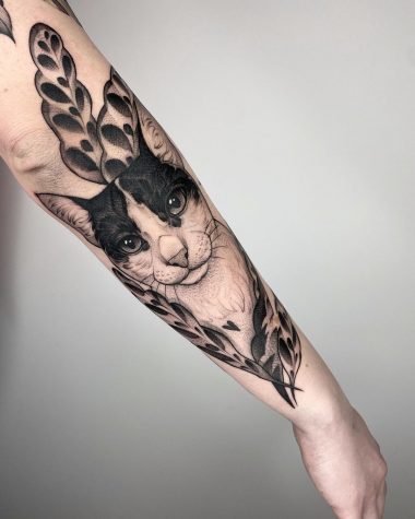 Кошка, графика, татуировка на предплечье