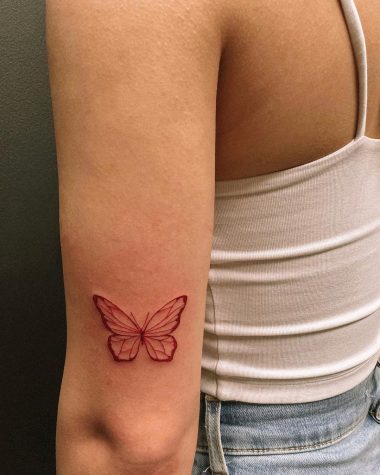 Красная бабочка, женская тату на руке