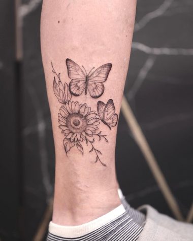 Подсолнух и бабочки, татуировки на ноге