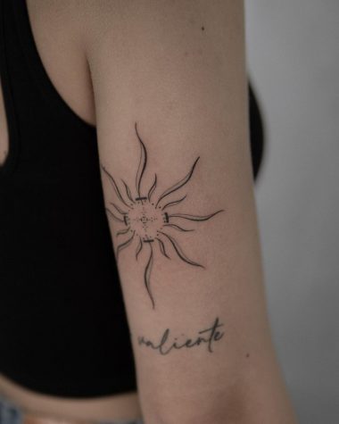 Абстрактное солнце на руке