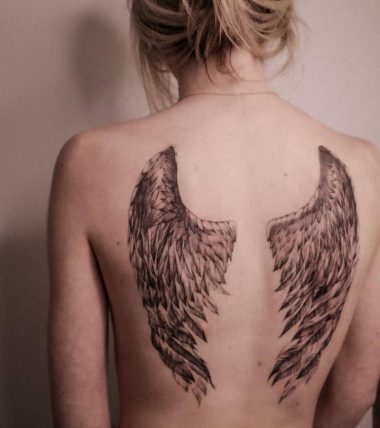 Крылья ангела, большая тату на спине у девушки