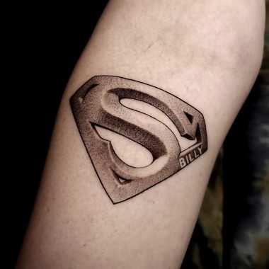 Логотип Супермена, випшейдинг, тату на предплечье