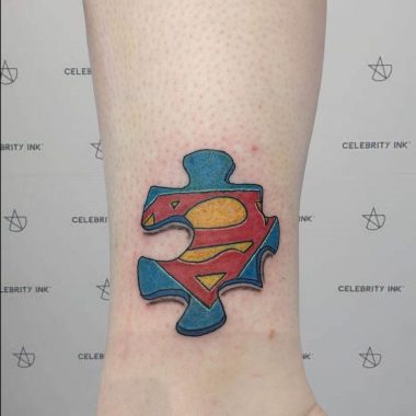 Пазл, Супермен, женская тату на ноге
