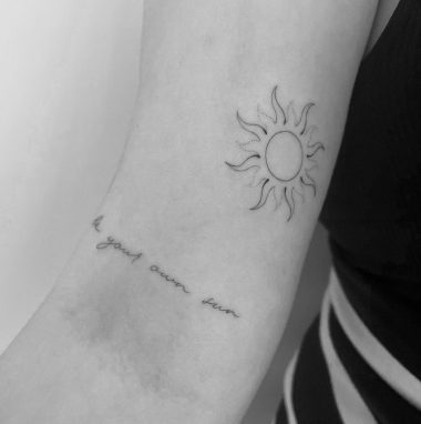 Солнце и надпись Be your own sun
