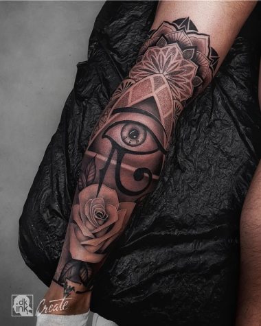 Глаз Гора, роза, орнамент, мужская тату на икрах