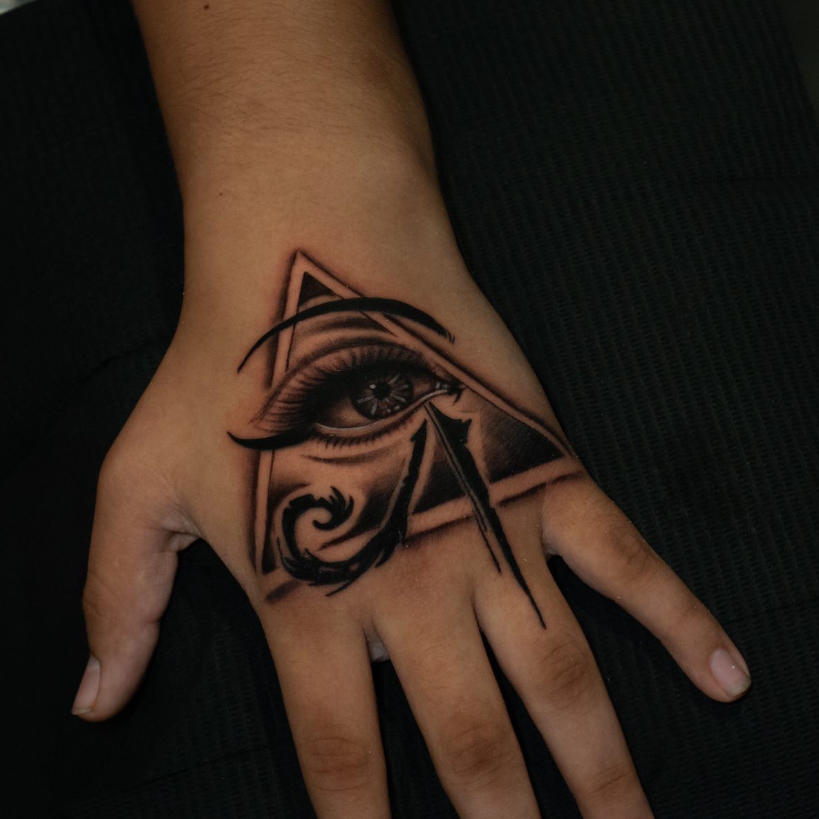 Значение тату «Всевидящее око»