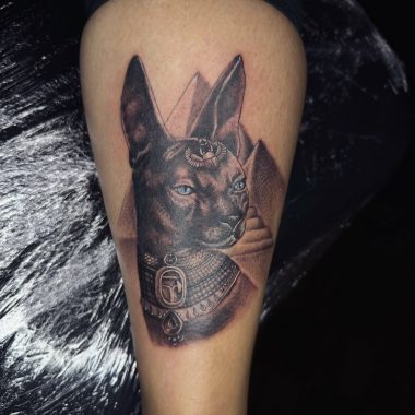 Богиня Бастет с головой кошки, женская татуировка