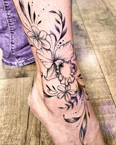 Цветы, блэкворк, дотворк, женская татуировка на щиколотке