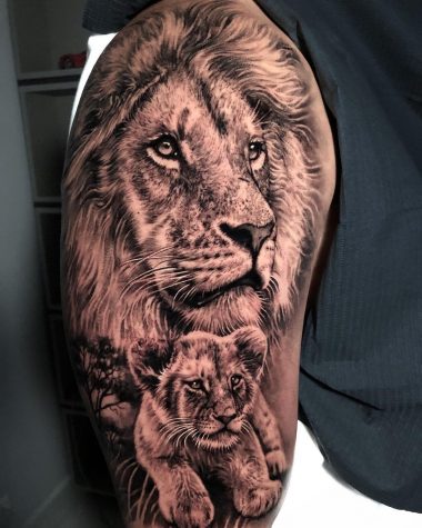 Реалистичная тату львов на плече