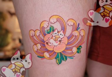 Японский Кот счастья в хризантеме, мужская тату на бедре