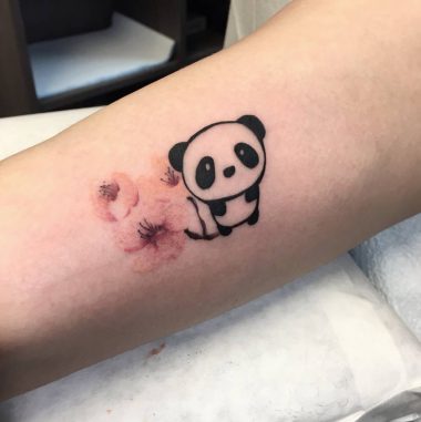 Панда и сакура, небольшая тату на руке
