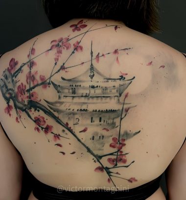 Пагода и цветущая сакура, тату на спине в стиле акварель