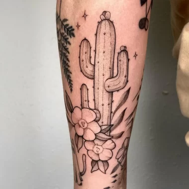 Кактус с цветками, тату в стиле графика на ноге