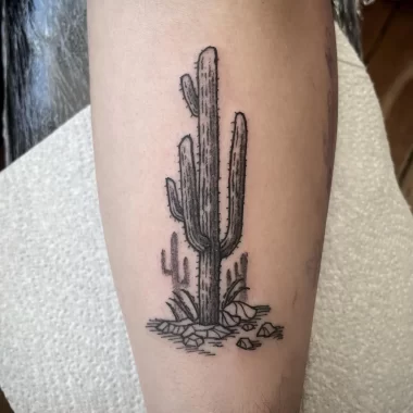 Черно-белая татуировка кактуса