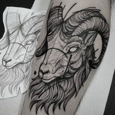 Татуировка козла на ноге у парня