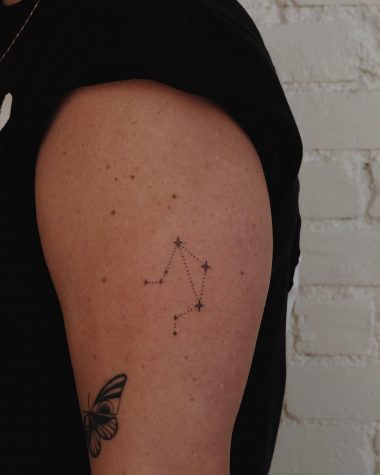 Созвездие Весов, маленькая тату на плече