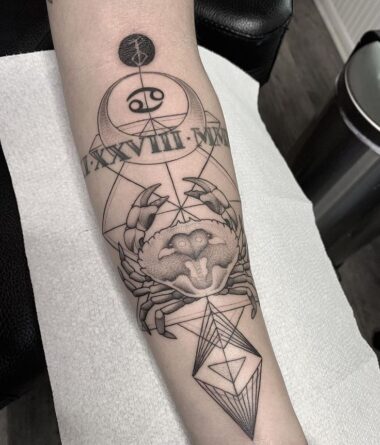 Татуировка Рака в стиле геометрия